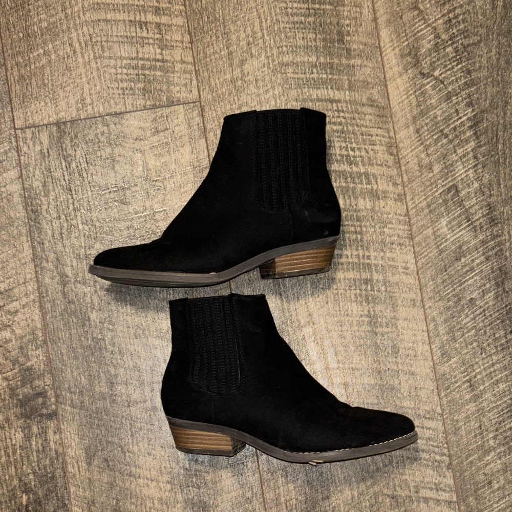 Universal Thread Black Women's Suede Ankle Boots